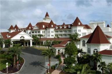 Hong Kong Disneyland Hotel 2 Days 1 Night + Airport Transfer + Disney Park Ticket 1 Day