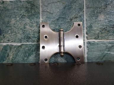 ฺBrass hinge Item Code V04ELSA size 100 x 102 mm. Thickness 2 mm.